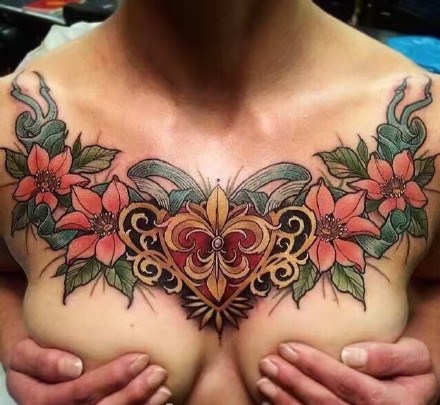 女性大花胸纹身_43张霸气漂亮的女性大花胸纹身图案作品