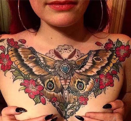 女性大花胸纹身_43张霸气漂亮的女性大花胸纹身图案作品