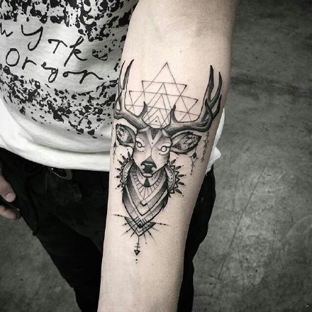 麋鹿纹身作品_14张动物麋鹿纹身图案图片作品欣赏