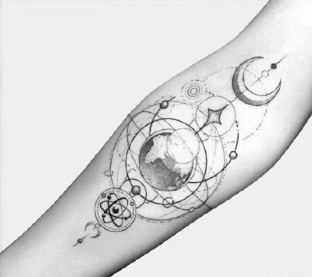 线条几何简约纹身_9张简约而不简单的黑灰几何线条纹身图案图片