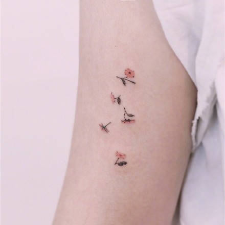 简约花草纹身_9张适合女生的超简约小清新花草纹身图片