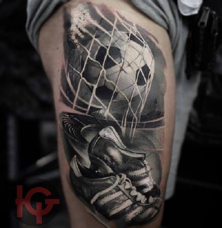 足球纹身作品_15张优秀的关于足球纹身图案图片欣赏