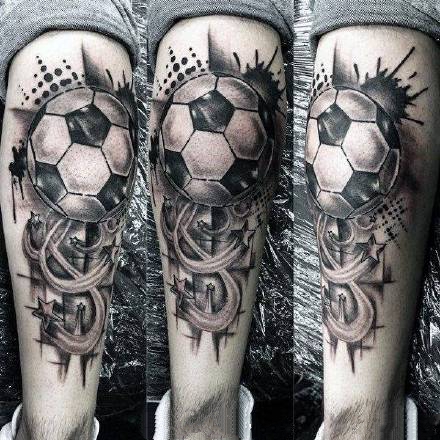 足球纹身作品_15张优秀的关于足球纹身图案图片欣赏