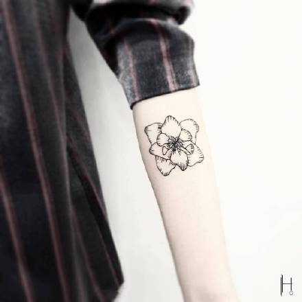 简约手臂小清新纹身_9张胳膊上的简约小清新纹身图案欣赏