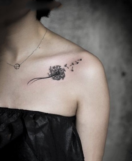 锁骨简约纹身_9张锁骨上的小清新简约黑灰纹身作品图案