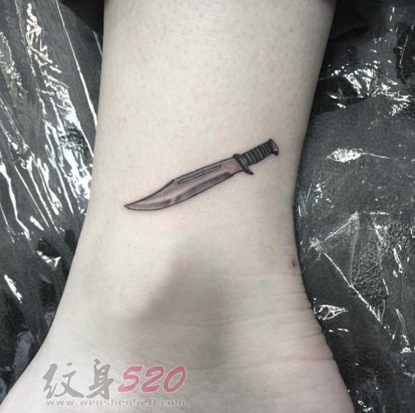 欧美匕首纹身 锋芒逼人的匕首纹身图案