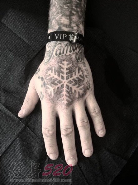 纹身雪花 白雪纷飞的唯美雪花纹身图案