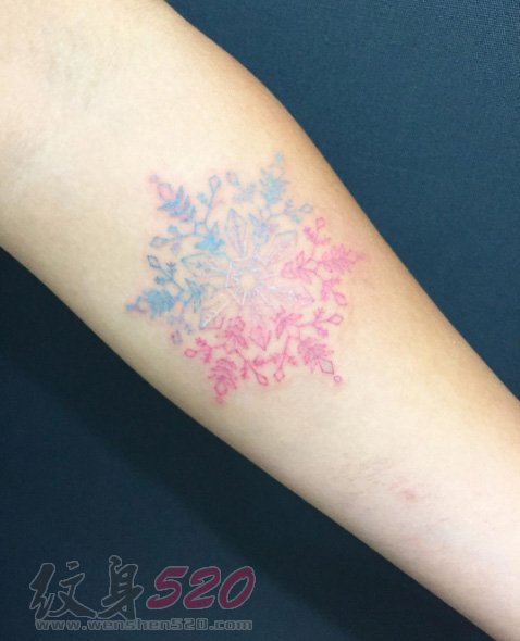 纹身雪花 白雪纷飞的唯美雪花纹身图案