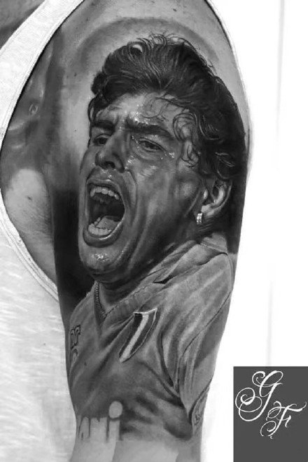 足球纹身-多款关于足球热血沸腾的黑色纹身图片