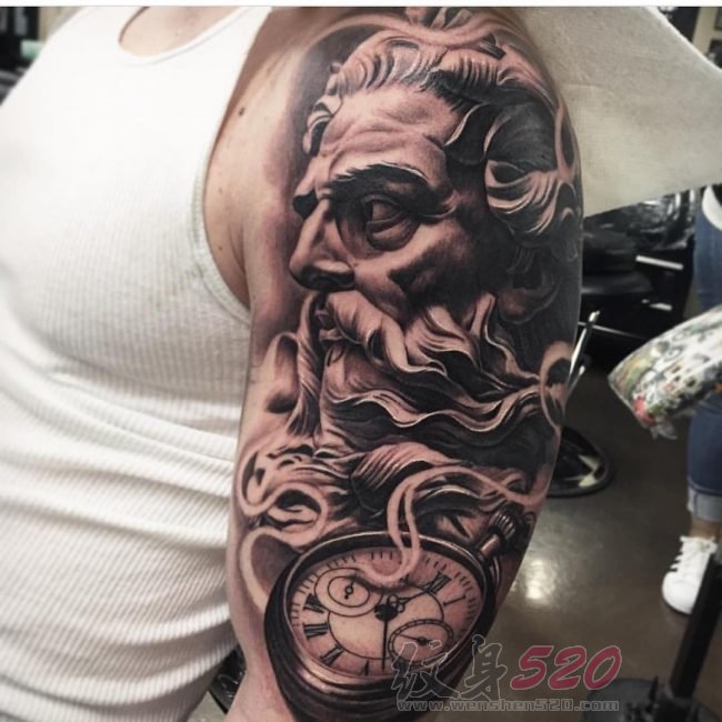 点刺纹身-黑灰素描点刺技巧创意钟表纹身图案