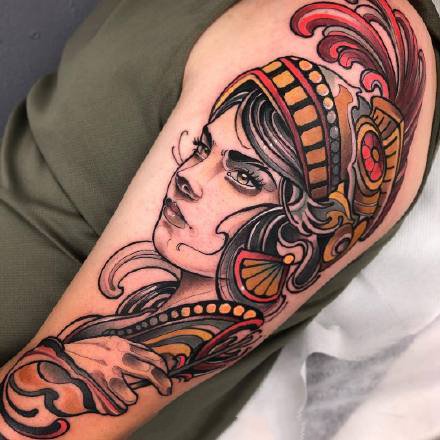 新传统风格纹身图案-各具特色欧洲风的女人们纹身图片
