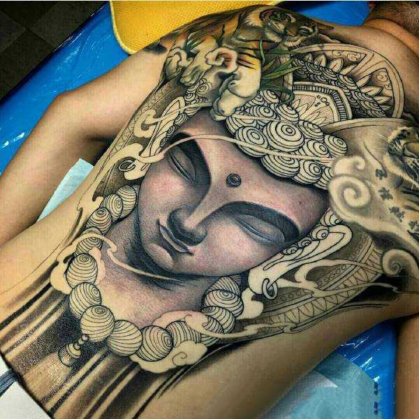 佛像满背纹身图案-20张传统佛像满背纹身图片