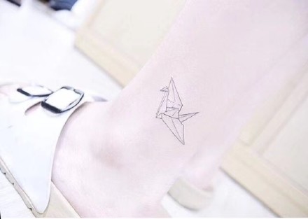 千纸鹤纹身图案-听说折满一千个千纸鹤可以实现愿望的纹身图片