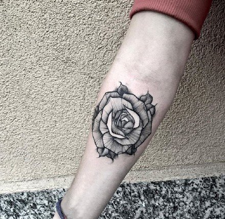 黑灰纹身图案-9张好看的黑灰格调的纹身图片