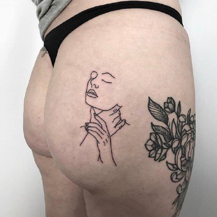 小清新纹身图案-看上去很孤单的线条纹身图片