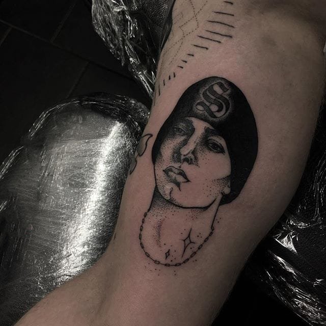 创意纹身图案-创意经典的素描设计感十足的逼真男生人物纹身图案