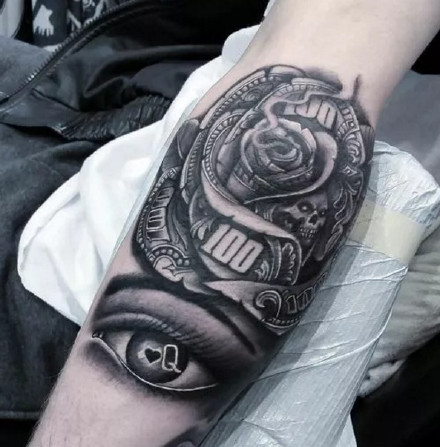 钞票纹身图案-随身带着钱的钞票创意纹身图片