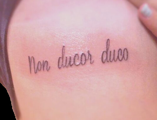 异域风格的拉丁文纹身图案-拉丁文纹身图片