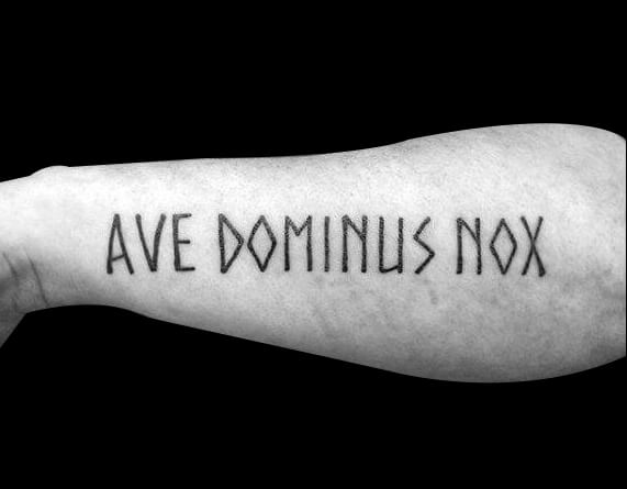 异域风格的拉丁文纹身图案-拉丁文纹身图片