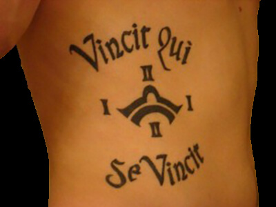 异域风格的拉丁文纹身图案-拉丁文纹身图片