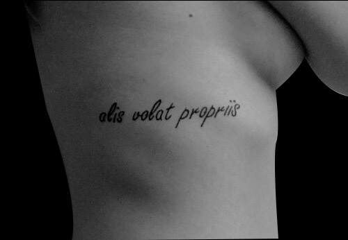 异域风格的拉丁文纹身图案-拉丁文纹身图片