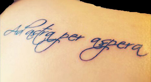 异域风格的拉丁文纹身图案-拉丁文纹身图片