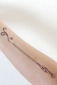 欧美纹身图片-欧美被哈利波特的魔杖施加魔法的纹身图案