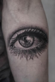 5张黑灰眼睛纹身作品欣赏