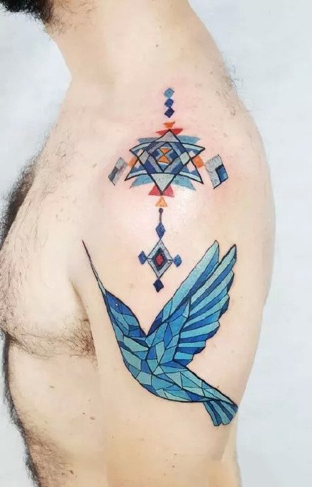 蜂鸟纹身图案-9张彩色的蜂鸟纹身图片