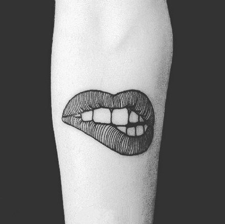 黑白素图纹身图案-9张创意黑白素图纹身图片