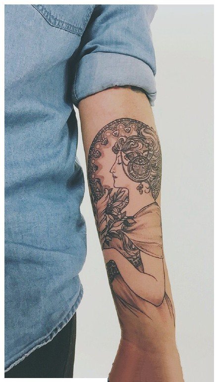 女人系列纹身图案-9张艺术价值很高的女人纹身图片