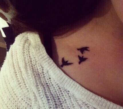 锁骨纹身图案-9张小清新的锁骨纹身图片