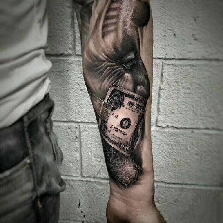 男士胳膊黑灰纹身--一组9张男性好看的手臂黑灰纹身图案作品欣赏