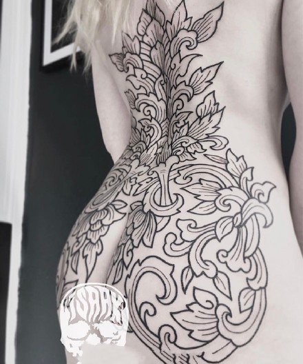 女性图腾纹身--9张女性经典的黑灰图腾纹身图案作品