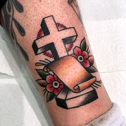 一组适合腿部和手臂的彩色school纹身图案