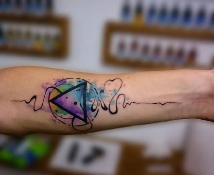 水彩三角形几何风格的纹身图案作品欣赏