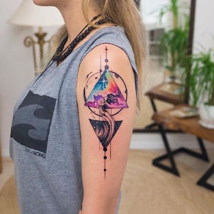 水彩三角形几何风格的纹身图案作品欣赏