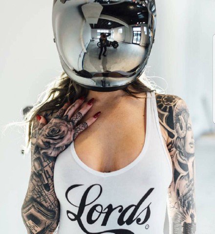 一组性感的欧美纹身美女图片欣赏