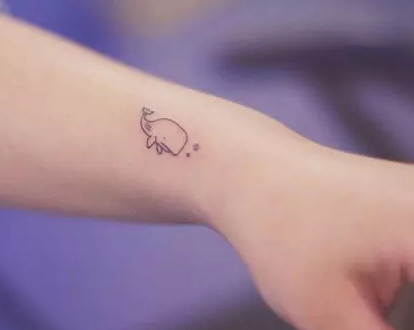 萌萌的鲸鱼纹身--适合女生的小清新鲸鱼纹身图案作品
