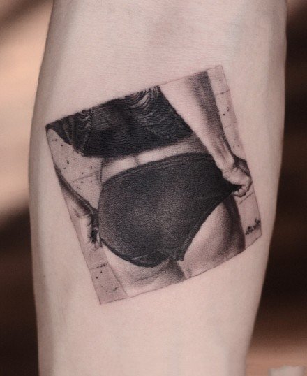 写实黑灰纹身--一组国内的写实黑灰纹身图案作品