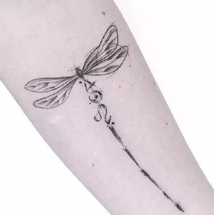 简约黑灰纹身--男女都适合的小清新简约黑灰线条纹身图案