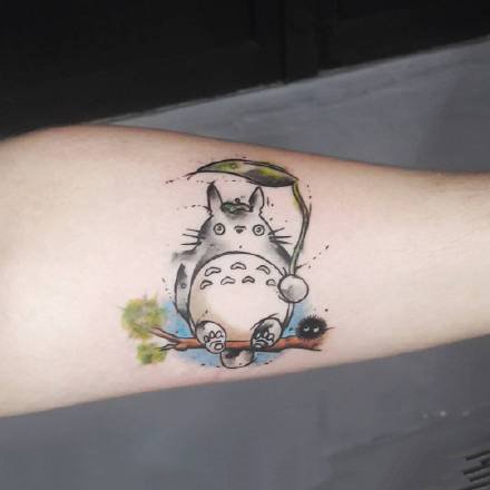 一组女生比较喜欢的彩色唯美纹身图案作品