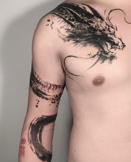 一组黑灰色中国风水墨纹身图案作品欣赏