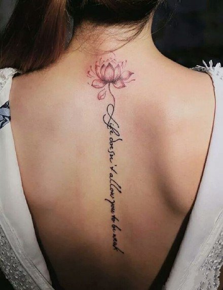 女生脊椎纹身--几张适合女生脊椎的纹身图案作品