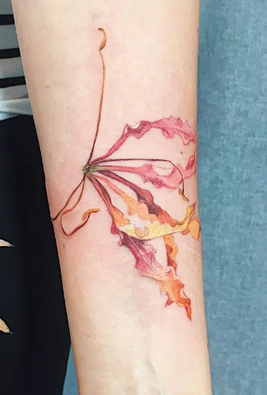 植物纹身图-一组把植物纹在身上的纹身图案作品