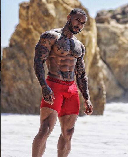 一组国外帅气的纹身肌肉帅哥图片