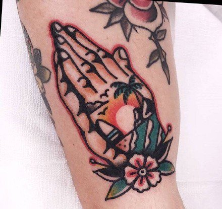 school风格的祈祷之手纹身图案作品