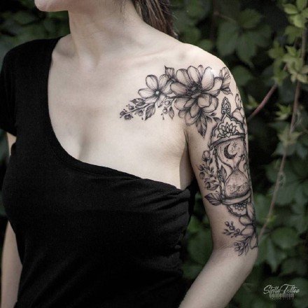 一组单针黑灰的纹身图案作品