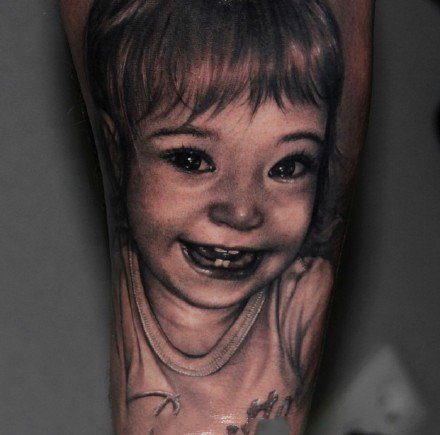 一组写实的小孩子宝宝肖像纹身图案