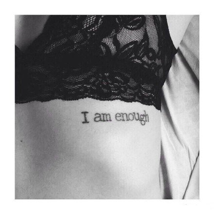 适合女生的一组简约小清新英文字母纹身图案